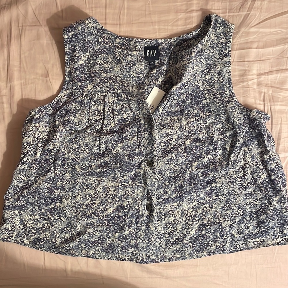 Gap sleeveless blouse size M NWT